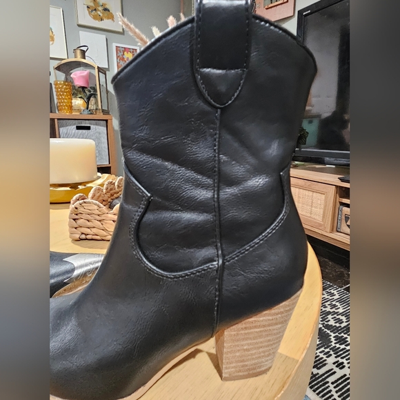 Black Western Metal Toe Ankle Boots Cowgirl Stacked Heel. Size 7 - Picture 16 of 16